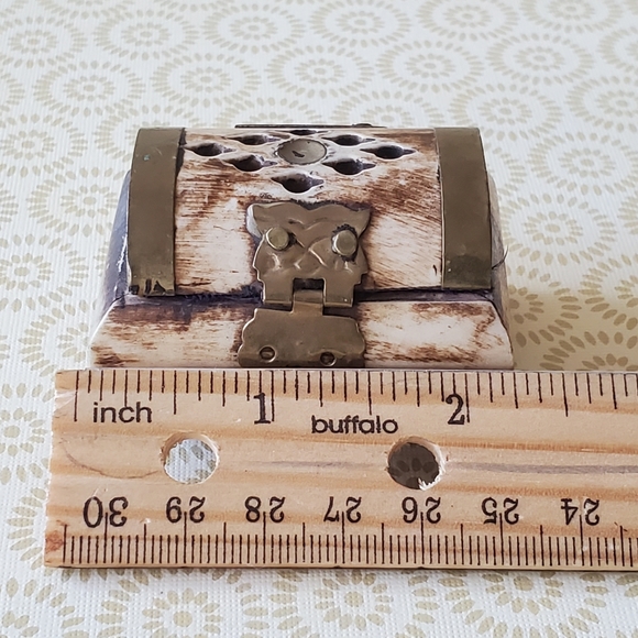 Camel Bone and Brass Vintage Trinket Box - Picture 10 of 11